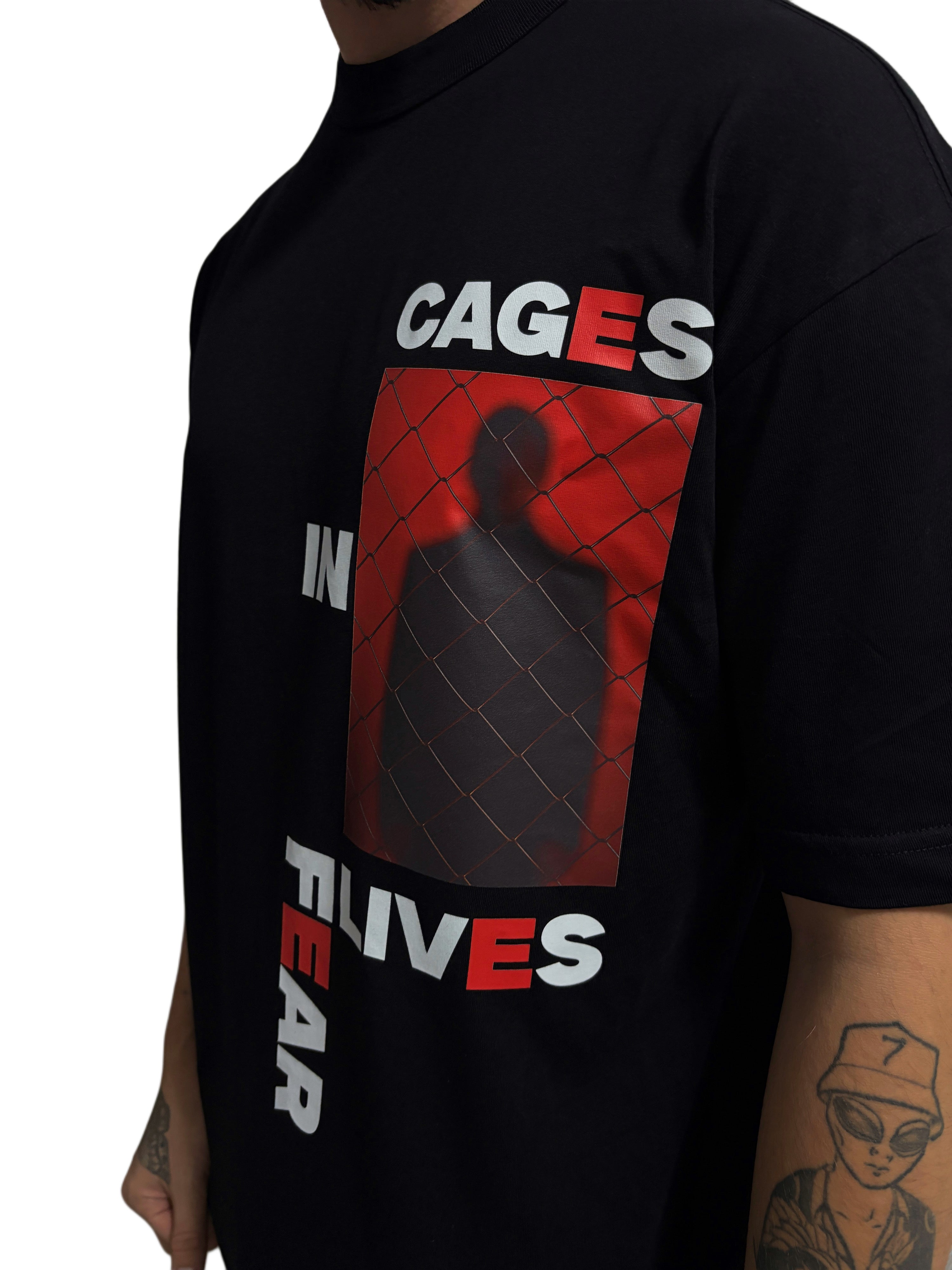 VEJOR “BEYOND THE FENCE”Oversized Tee / 25.00 €